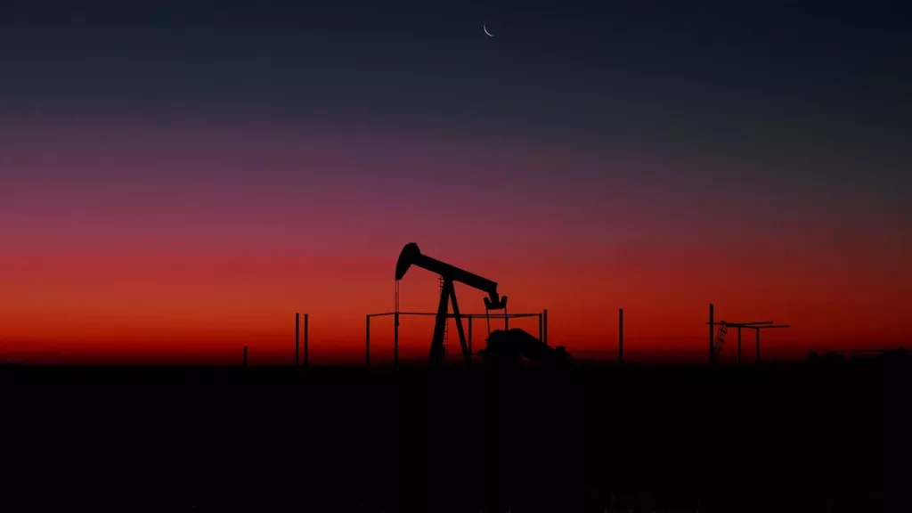 Petróleo fecha em queda pelo terceiro dia seguido após relatos sobre novo aumento da produção