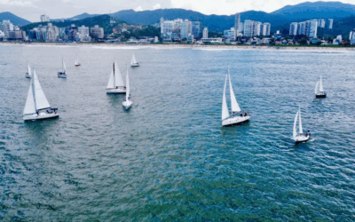 Itajaí celebra aniversário com regata entre praias icônicas do litoral catarinense